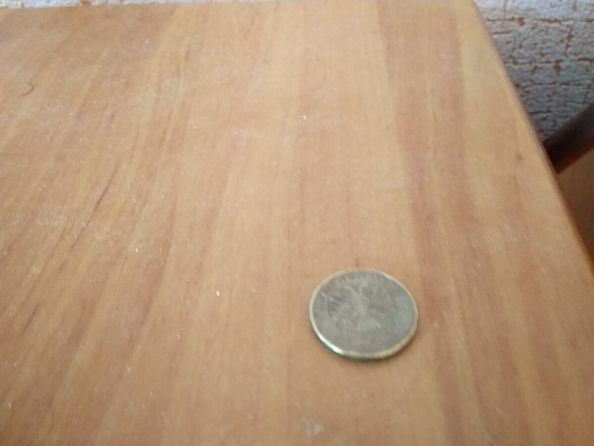 Как закрутить монетку на столе