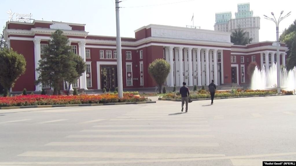 Здание парламента Таджикистана в городе Душанбе