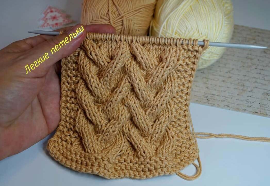 легкая петелька. вяжем вместе с леночкой узоры спицами. узор текучие пески спицами.