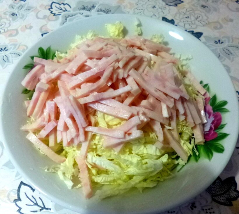 Салат с пекинской капустой, ветчиной – вкусный рецепт