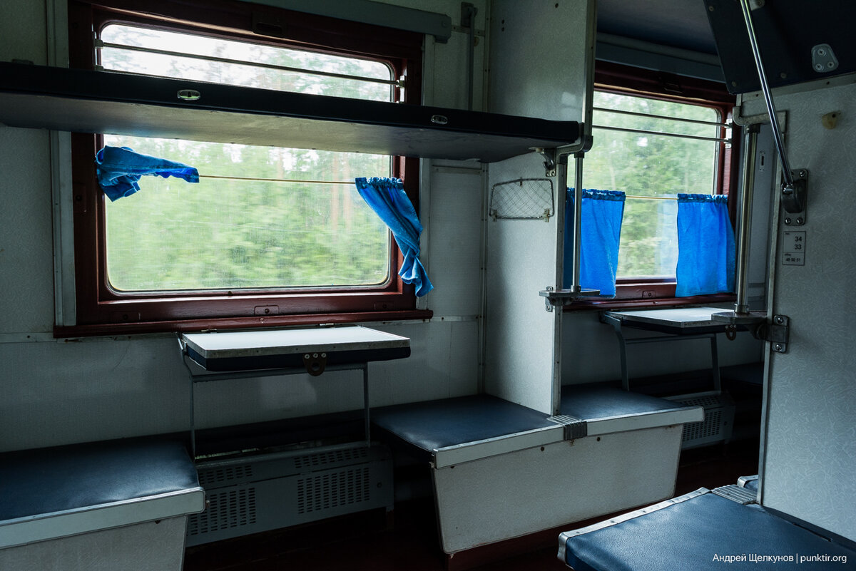 Старенький плацкартный вагон