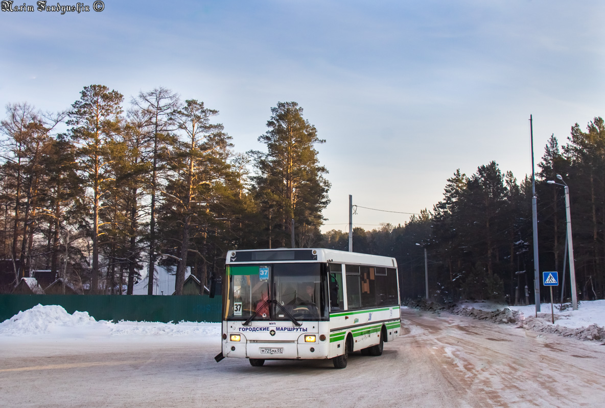 ...и автобус ПАЗ-3237-03 "Лужок" на маршруте 37. Фото: Максим Фандюшин