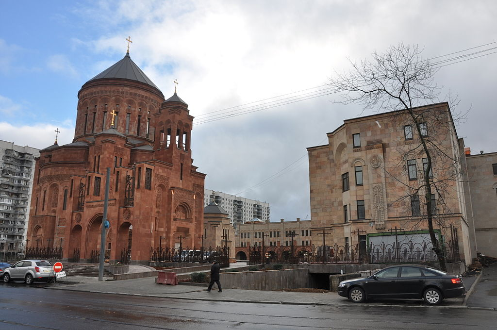 Москва армерия. Армянский храмовый комплекс Москва. Армянская Апостольская Церковь в Москве. Армянская Церковь Марьина роща. Армянская Апостольская Церковь Олимпийский проспект.