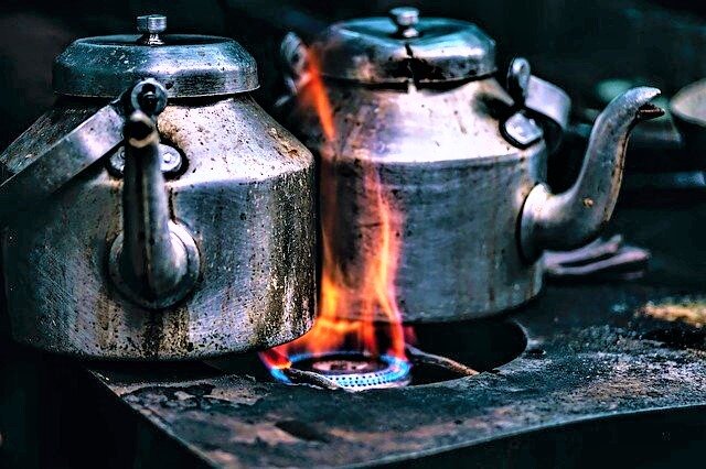 — Вы чай с чем будете пить? С вареньем или с лимоном? — С удовольствием!