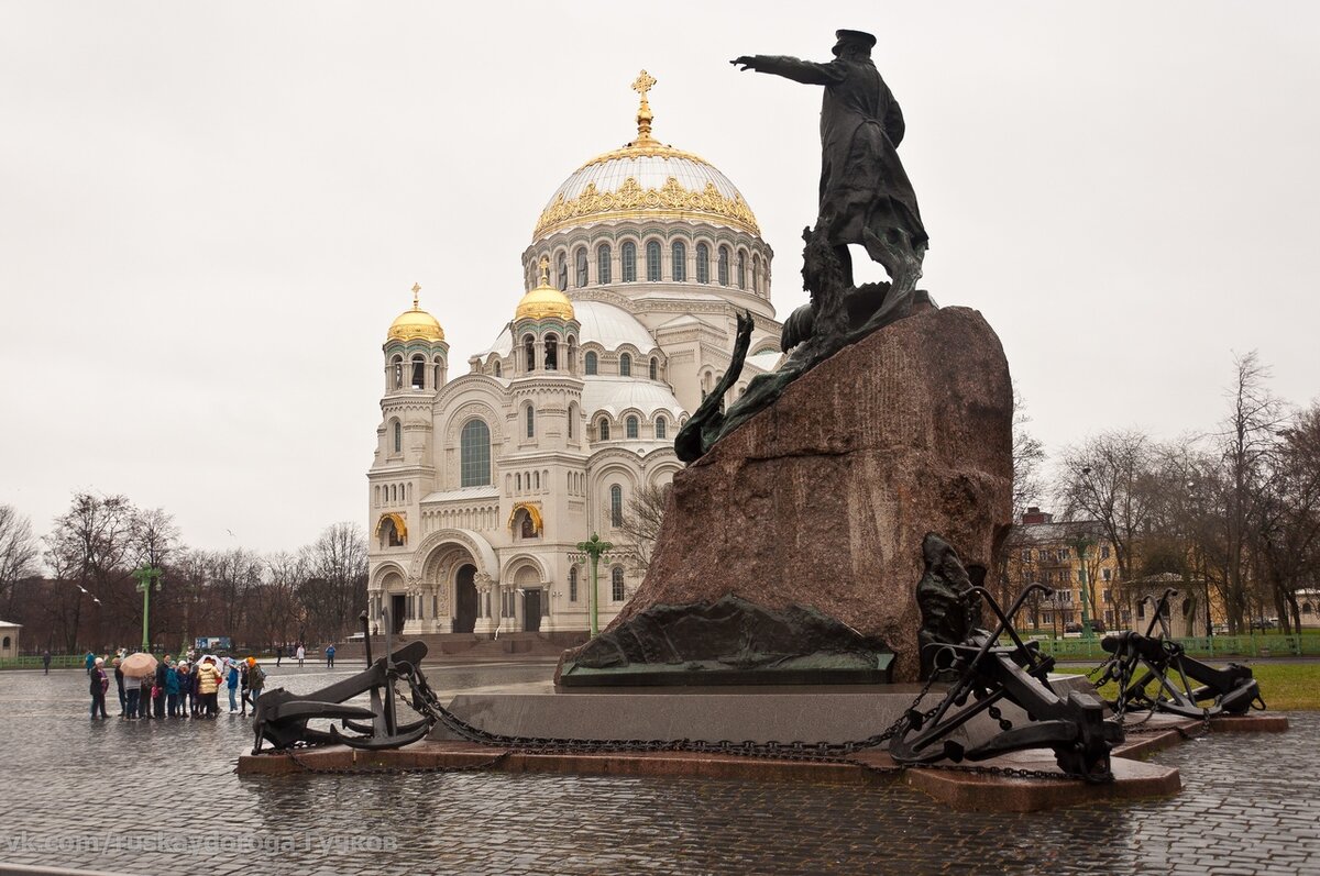 Морской (Никольский) собор, на втором фото - Святая София