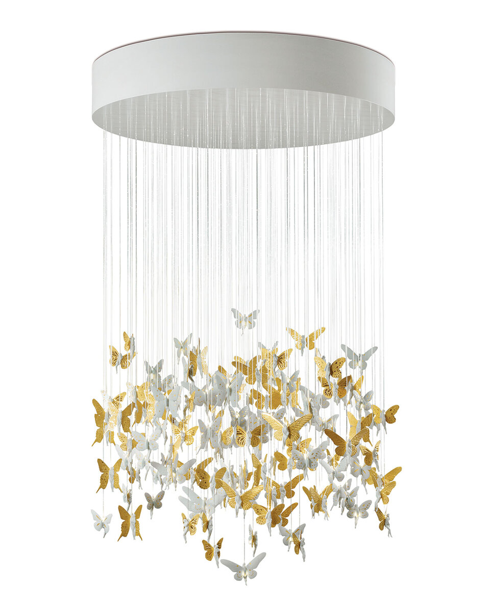 Известный немецкий дизайнер Бодо Сперлайн спроектировал для LLADRO потолочные светильники с фарфоровыми мотыльками и листьями 