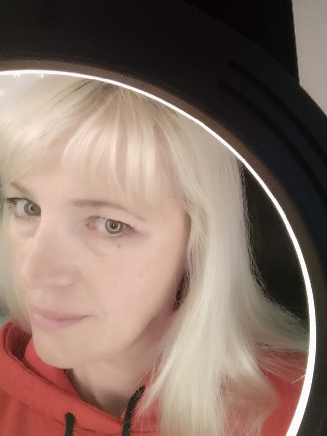 Отражение себя в зеркале. Отражение неба в очках. Высказывания про отражение в зеркале. Отражение в зеркале живопись. Отражение в зеркале.