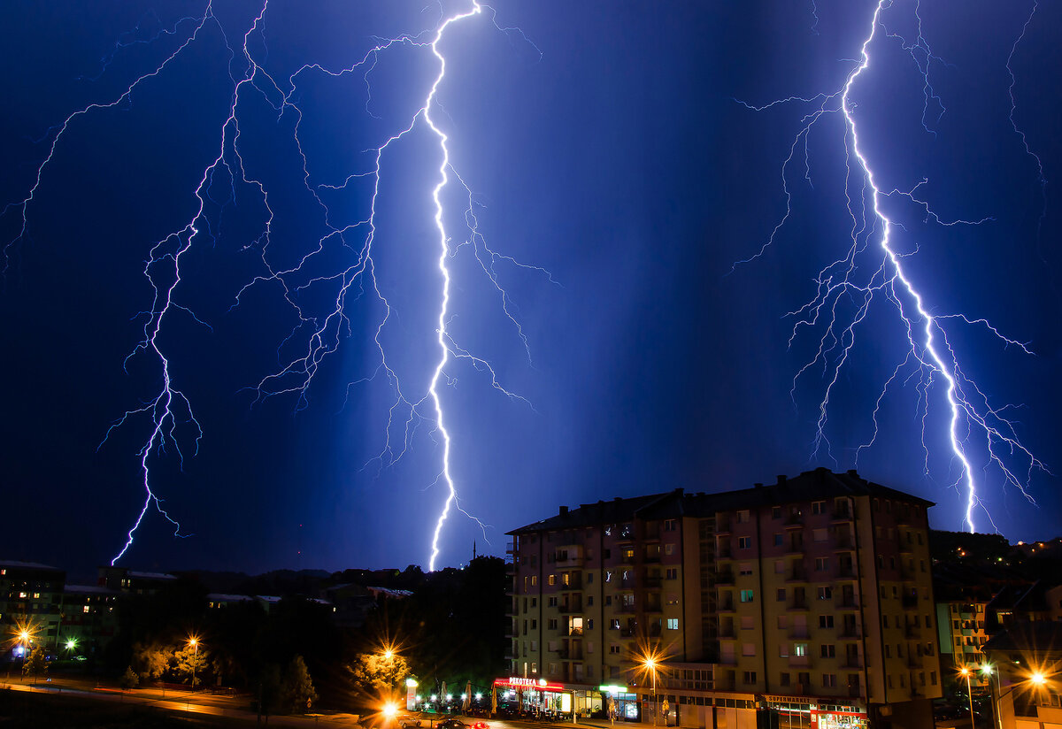  Вставший на пороге мужчина бросил Данилову в лицо: "Я проклинаю тебя и всю твою семью!"