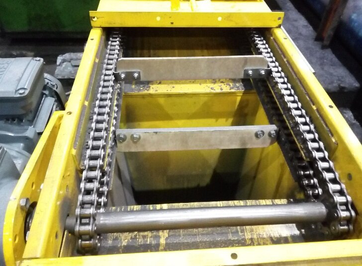 Конвейеры трубные скребковые с квадратным сечением трубы. Применяются для высокопроизводительных технологических линий. Высокая скорость транспортировки позволяет в сжатое время перемещать большое количество продукта.