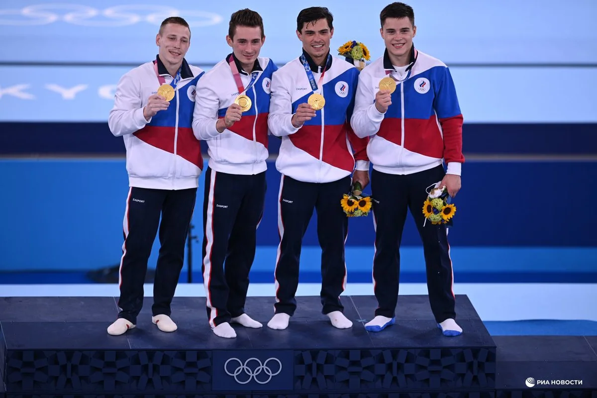 Золотые медали российских спортсменов. Ростовчанин Никита Нагорный чемпион Олимпийских игр 2020. Никита Нагорный родители. Никита Нагорный родители фото. Олимпиада в Токио награждение наших спортсменов.