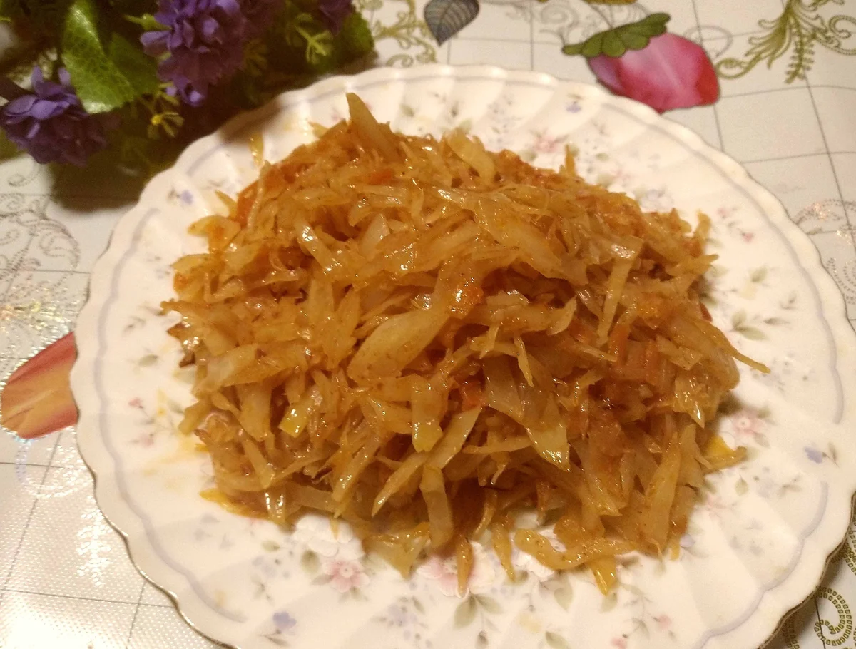 Подруга научила "правильно" тушить капусту. Теперь мой муж ест ее даже без мяса, а дети просят добавки