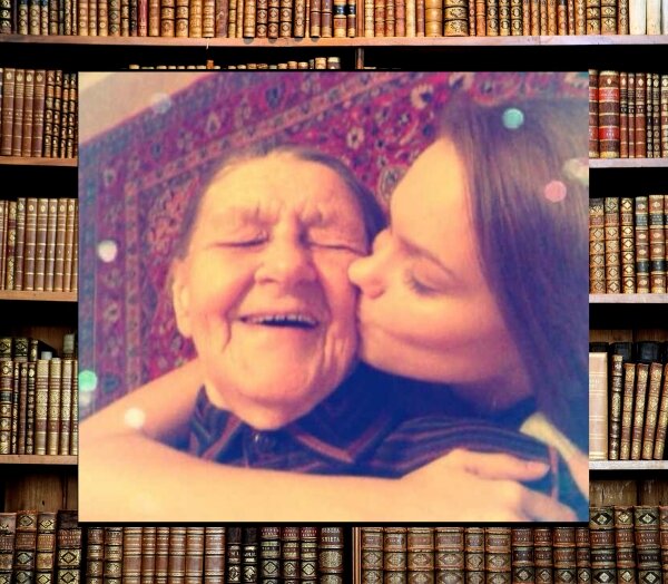 На фото я и бабуля (мама моей мамы).