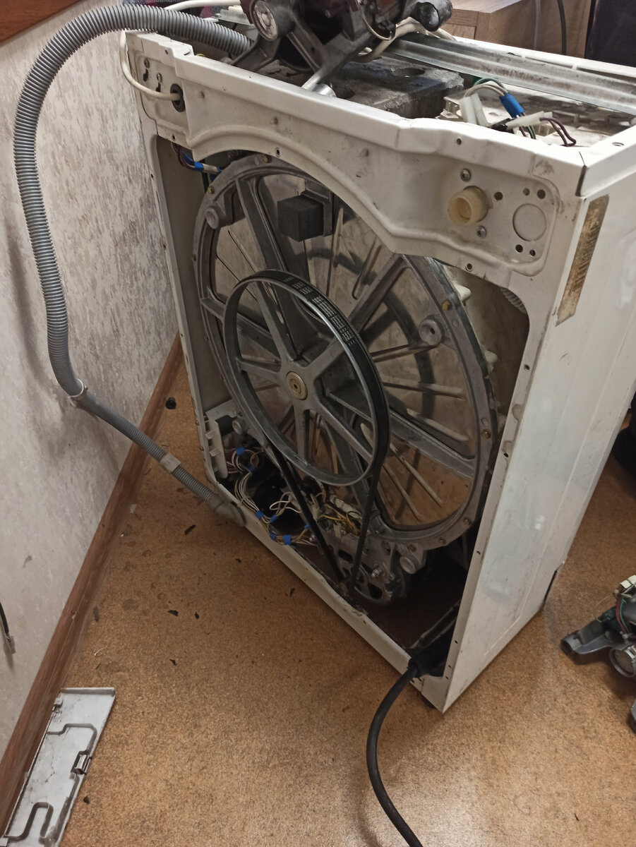 Машинка автомат с ременным приводом и пластиковым баком - авторское фото ©