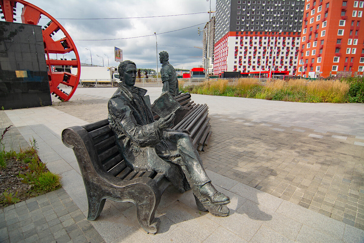 Уборщица, водолаз и метростроевец: топ-7 памятников профессиям в Москве ...