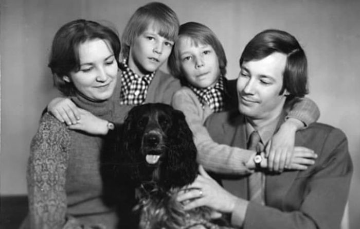 Владимир Конкин с женой и сыновьями-близнецами, Ярославом и Святославом