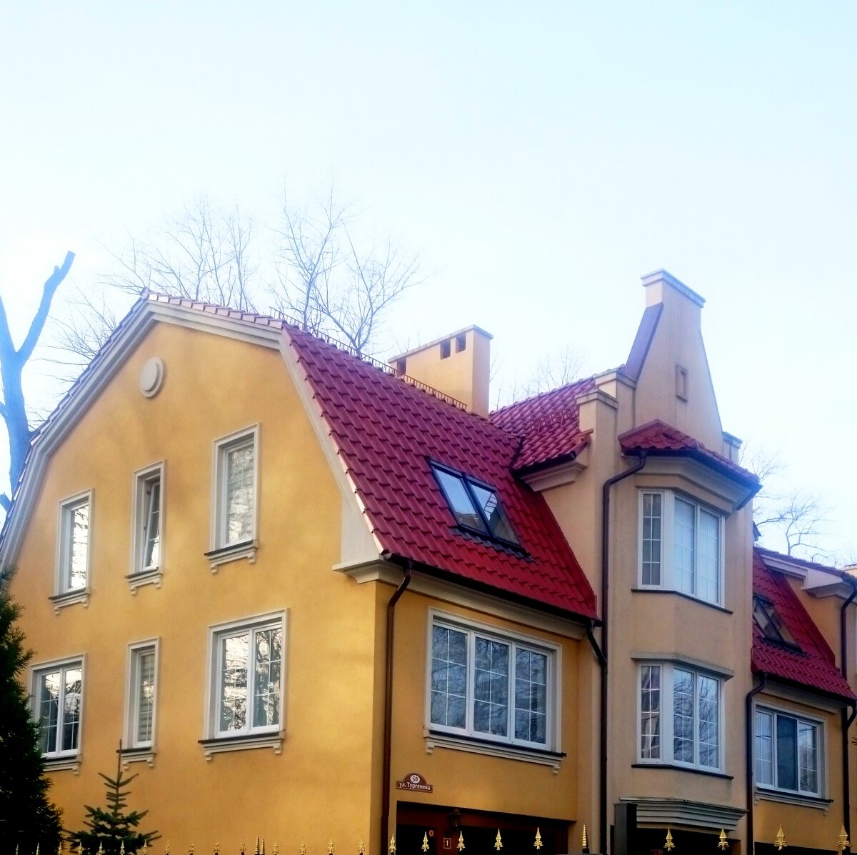 Так оно выглядит со стороны.