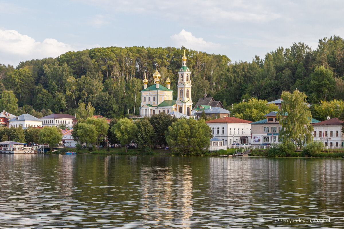 Поместье четы Медведевых в Плесе (ФОТО)