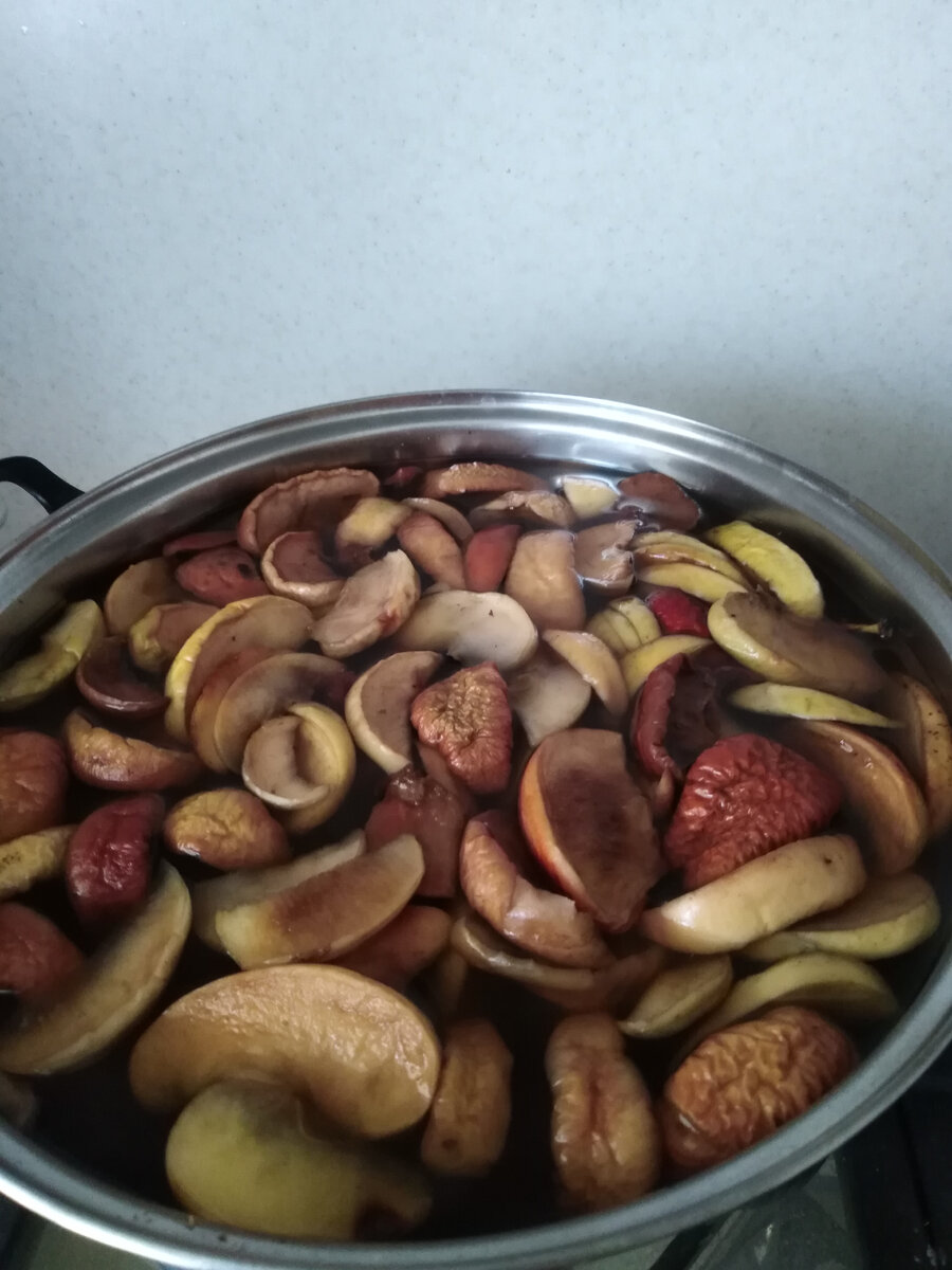 Груши все внизу почему-то.