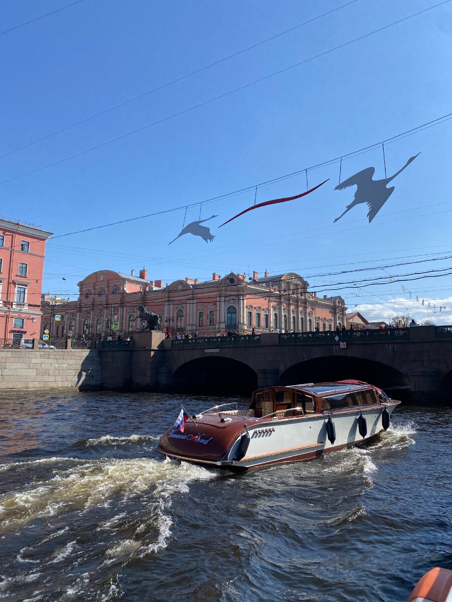 Фото автора. Если ещё хочется гулять, но сил нет, на помощь придут речные прогулки 