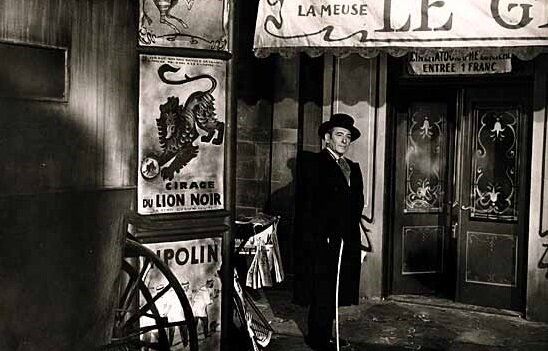 Вход в Гран-кафе. Цена билета уже 1 франк