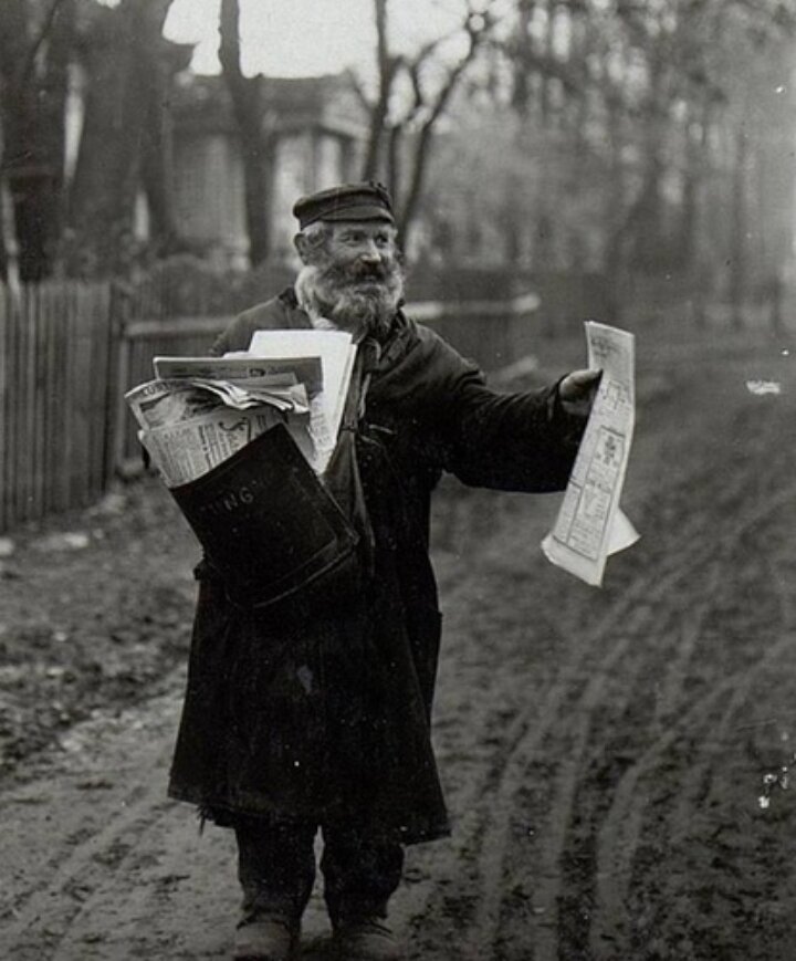 Так выглядел дореволюционный почтальон.