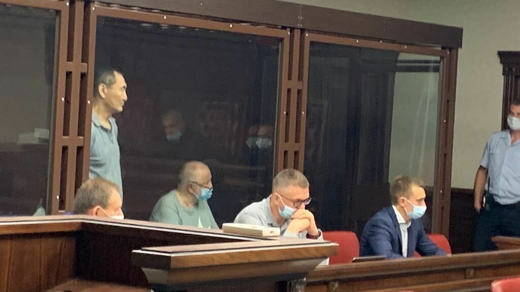     Слушания по делу Михаила Музраева и бизнесмена из Волгограда Владимира Зубкова в Южном окружном военном суде Ростова-на-Дону подошли к завершающей стадии. Уже в конце февраля председательствующий может огласить приговор.