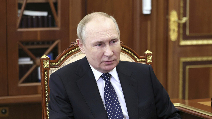   globallookpress.com Kremlin Pool