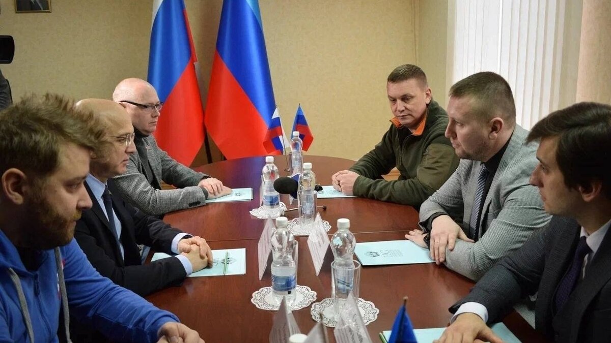     Рабочая группа по вопросам СВО за полгода рассмотрела 28 тысяч обращений участников спецоперации и их семей. Итоги этой и другой работы группы направлены президенту России. Об этом сообщил руководитель группы, секретарь генсовета «Единой России» Андрей Турчак.