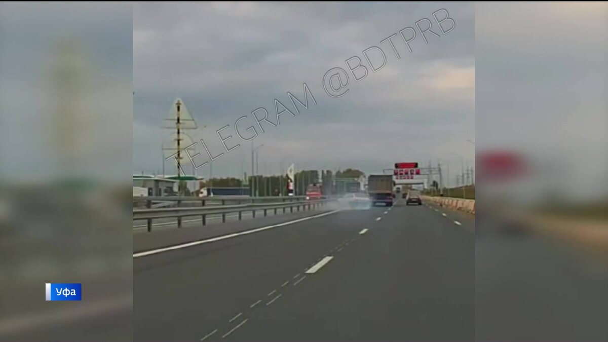    Под Уфой на трассе М-5 водитель "девятки" попал в ДТП, уходя от столкновения с грузовиком