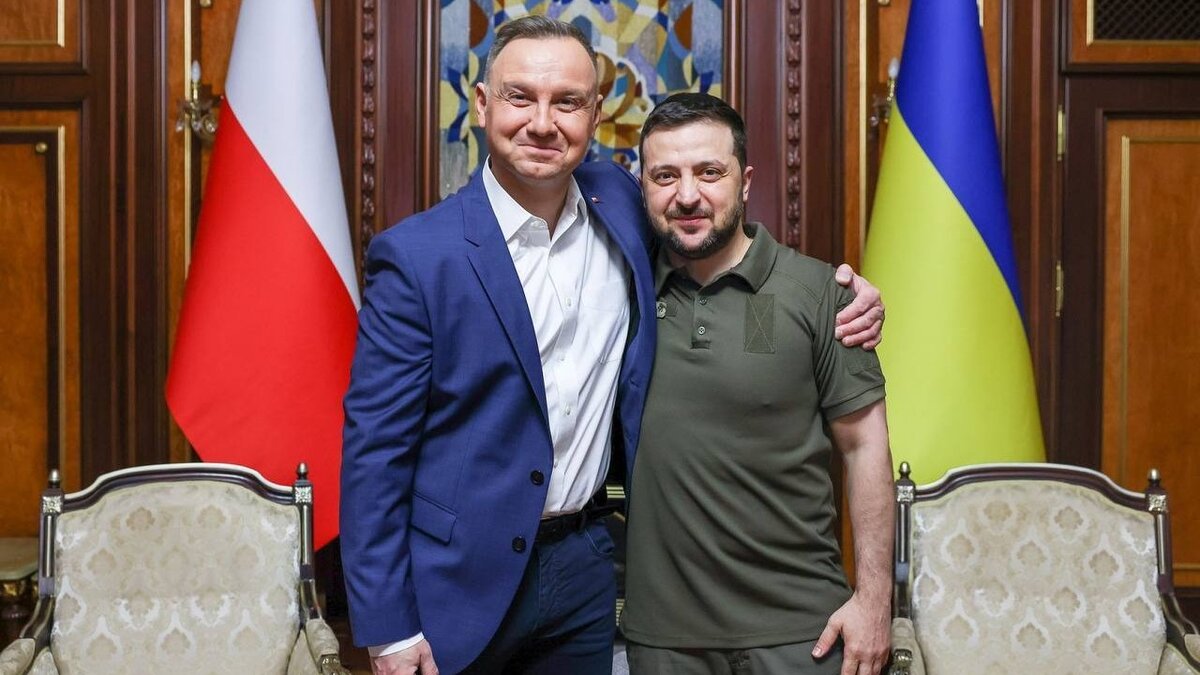     Конфликт между Польшей и Украиной становится горячее. Кто его разжёг, для чего, и чем все это может закончиться?
