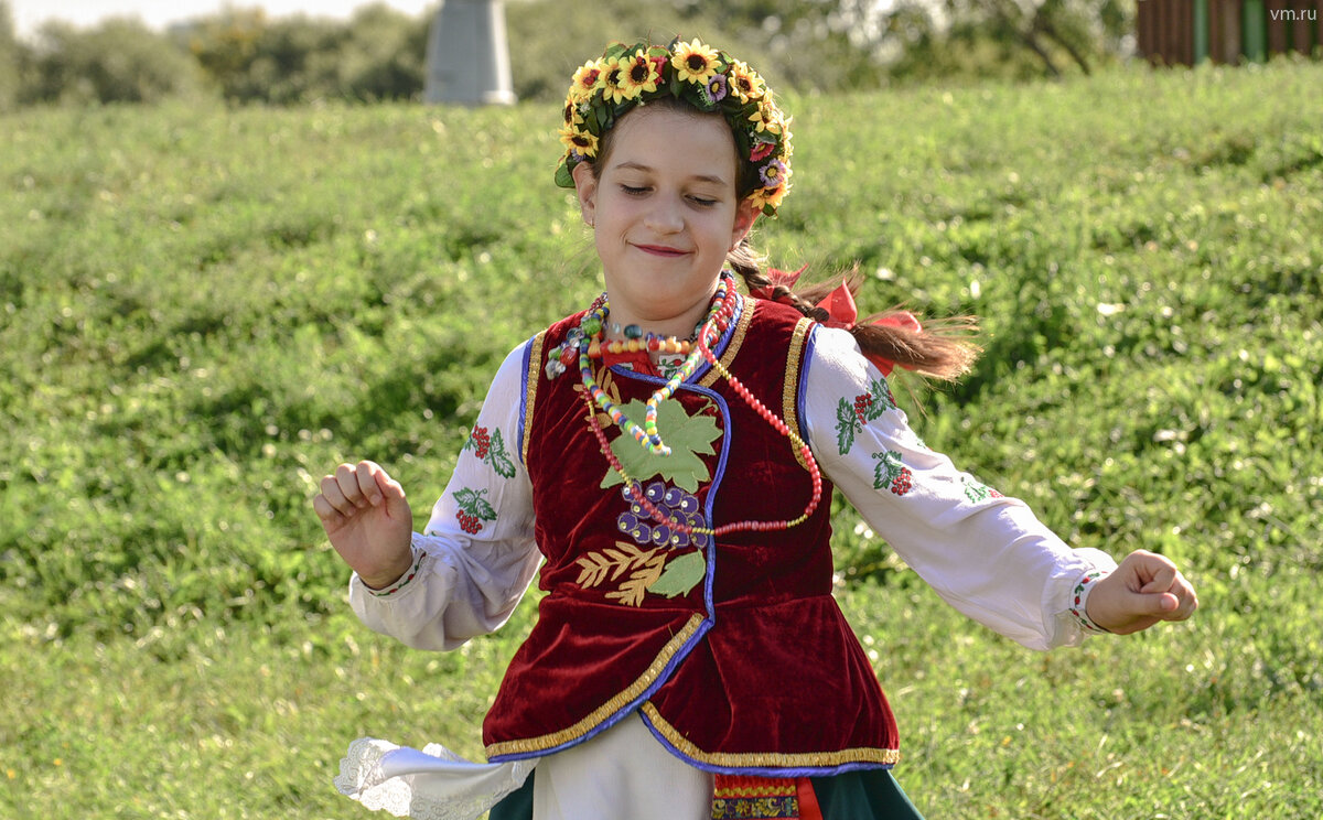  
А молодежь к приметам относилась скептически: принято было устраивать вечерки. Фото: Пелагия Замятина, "Вечерняя Москва"