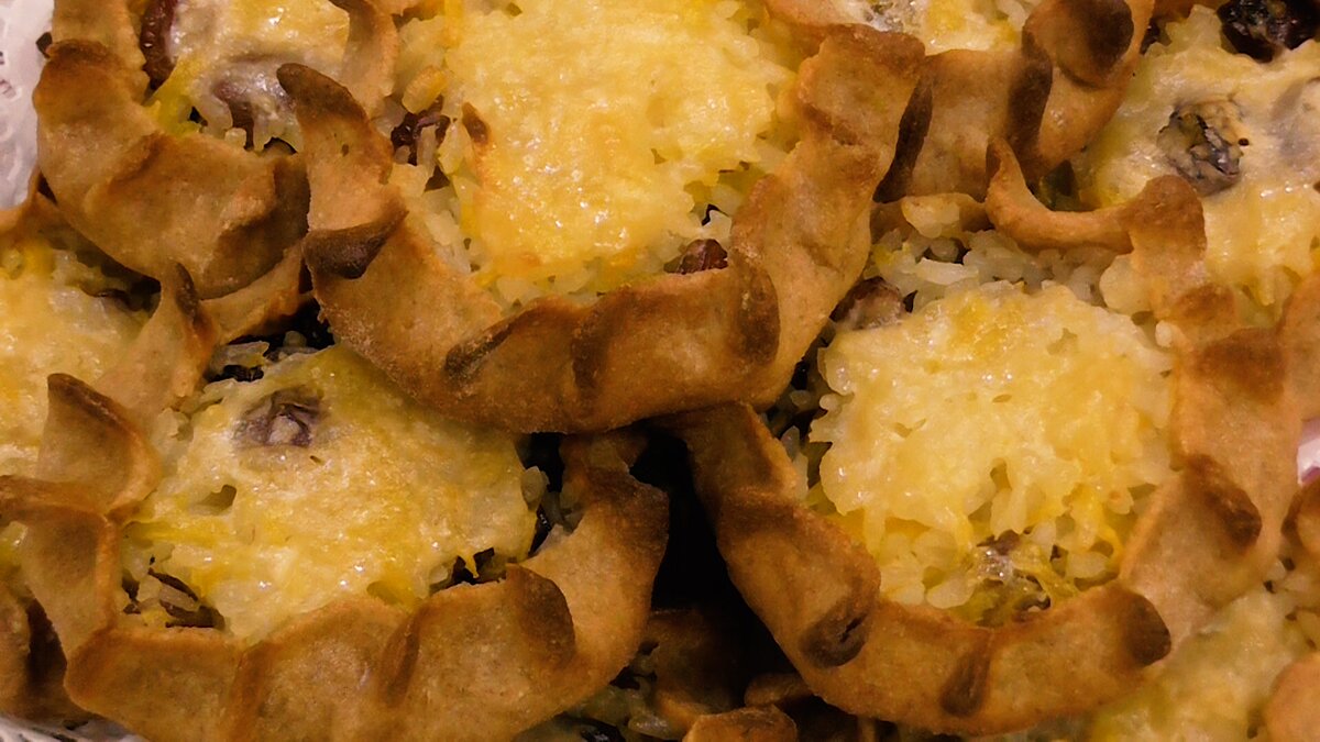 Карельские ржаные калитки с разными начинками. Это стоит попробовать!