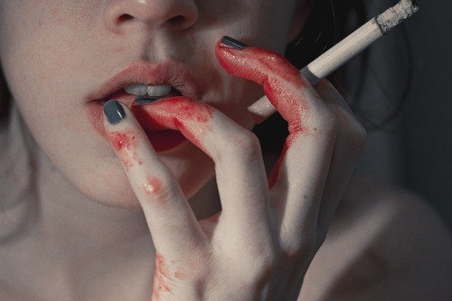 Тяжесть в своём жирном животе от той еды,которую ты запихнул в себя ради минутного удовольствия, или пустой животик и ту эйфорию, которую ты получаешь, когда не срываешься уже долгое время? 
 Жировые складочки или торчащие рёбрышки? 

 Ненавидеть себя и своё отражение или любоваться своим хрупким тельцем? 

 Жирные сардельки, которые ты уже с трудностью засовываешь в старые джинсы, или стройные ножки, которые в узких джинсах будут выглядеть просто восхитительно? 

 Пускать слюни, смотря картинки с анобабо4камм в ТА или любить себя и своё тело? 

 Жрать как последняя свинота или пить кофе и не зависеть от еды? 

 Бесконечную ненависть и самоистязание или долгожданную лёгкость?

 Еда или вода? 

 Жир или кости? 

 Выбор за тобой, моя догорая.