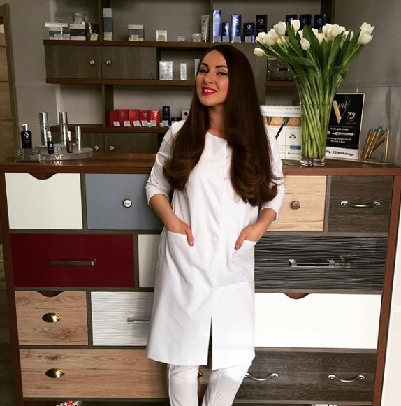 Шикарная девушка, не так ли?