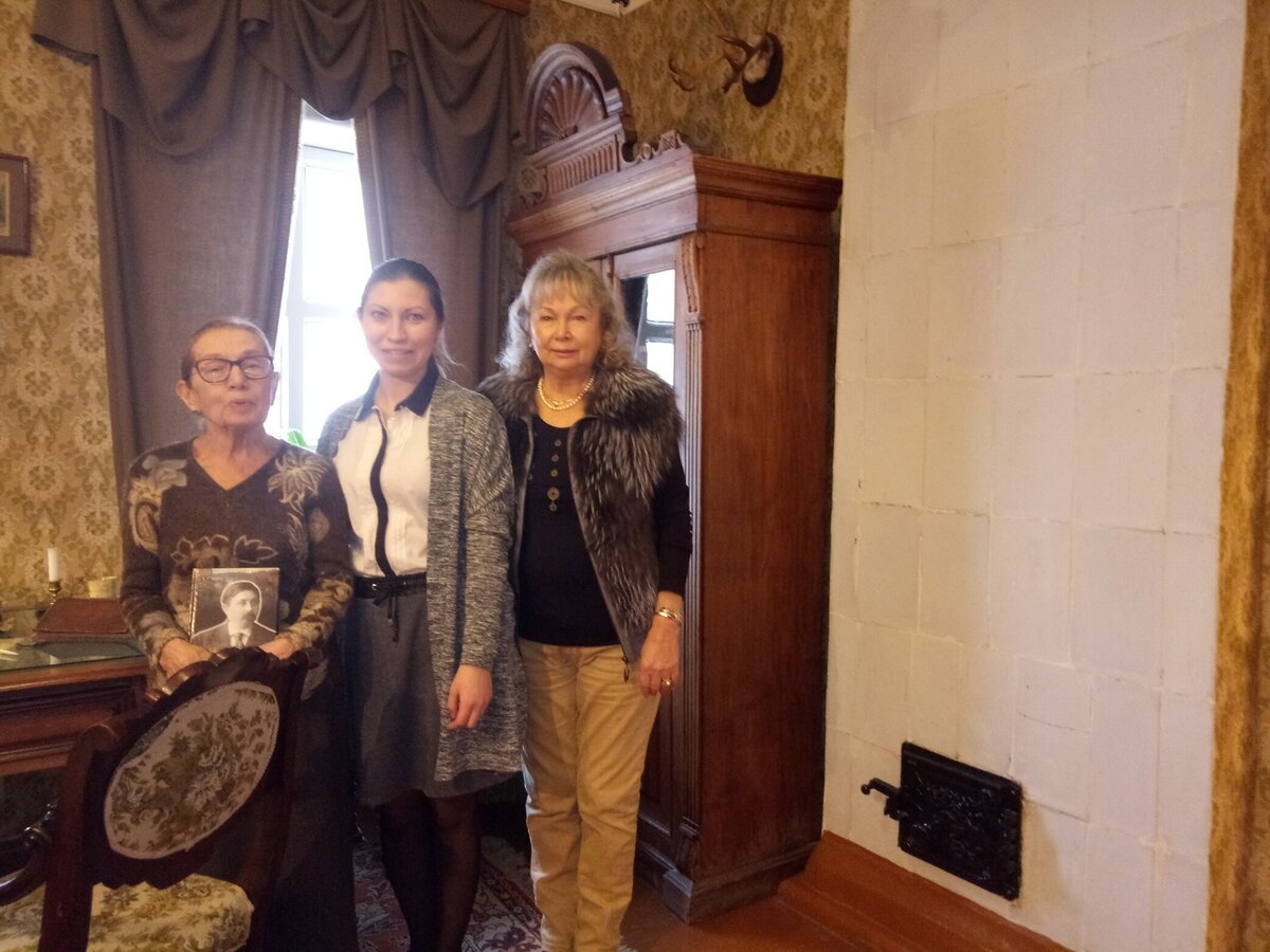Майя Петровна Никулина с сотрудниками музея Д.Н. Мамина-Сибиряка