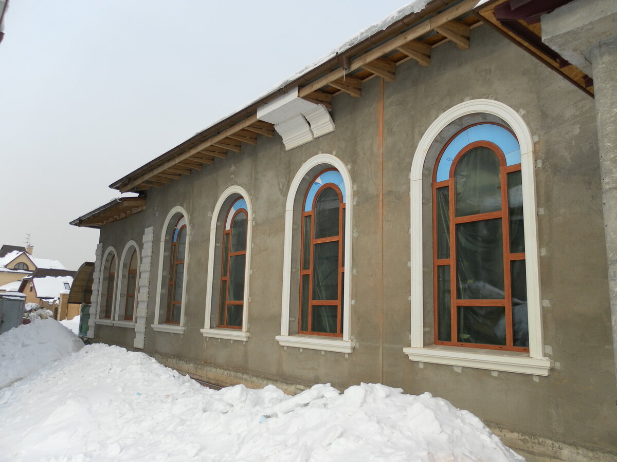 Декорирование алюминиевого профиля деревом в частном доме