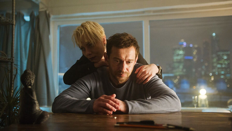 Кадр из фильма "Селфи"