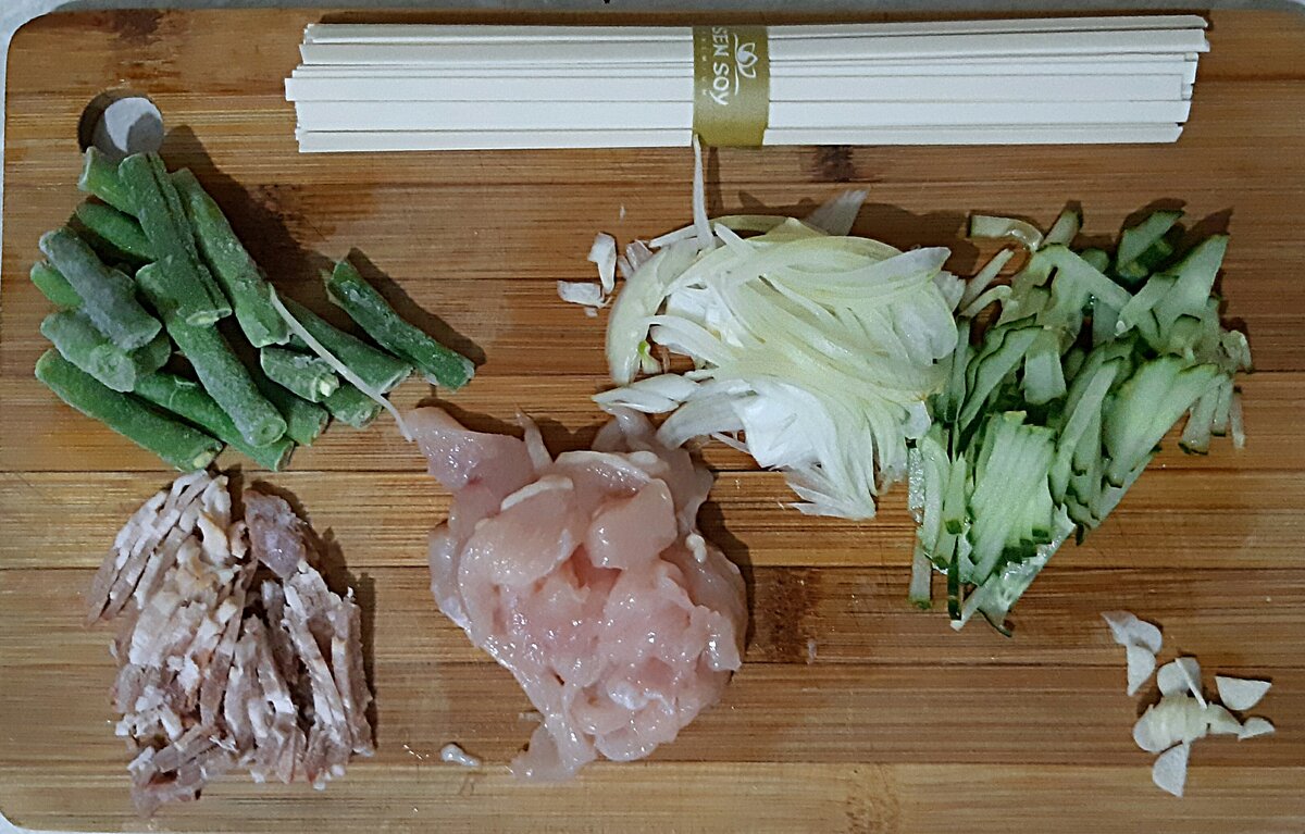 Помимо всего прочего здесь еще должны находиться шампиньоны, просто я забыла их положить