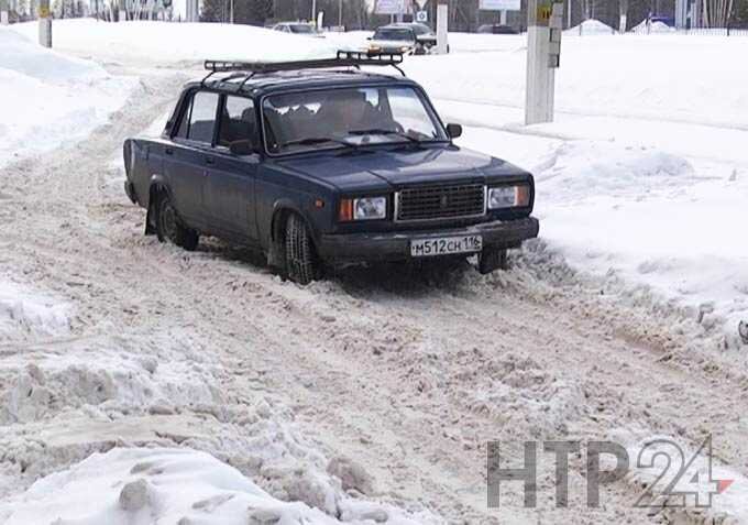  Водители из Нижнекамска устали от нечищеных дорог и написали Путину //  Фото: телеканал НТР 24