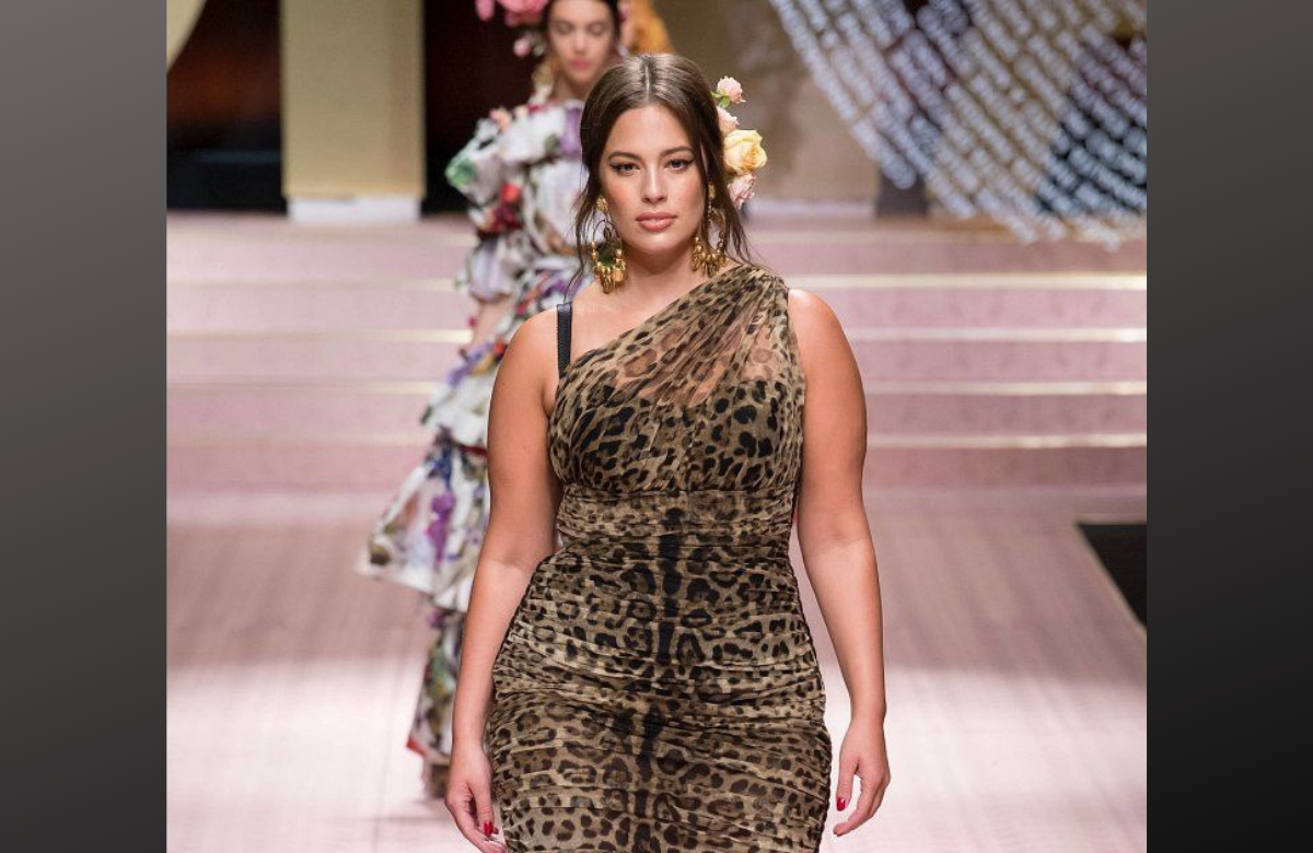 На фото модель на показе коллекции Dolce&Gabbana весна/лето 2019