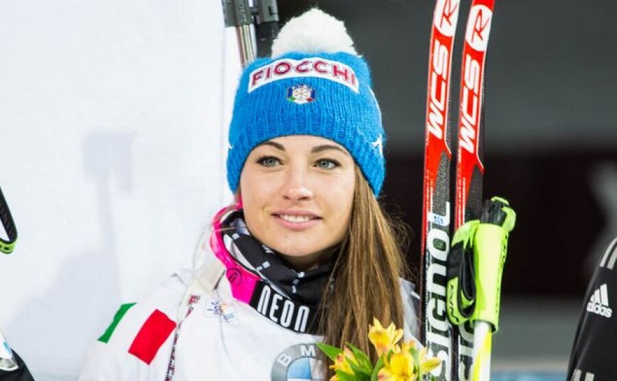 Кому интересно- зовут её Доротея Вирер. Одна из сильнейших современных биатлонисток мира и, естественно, Италии.