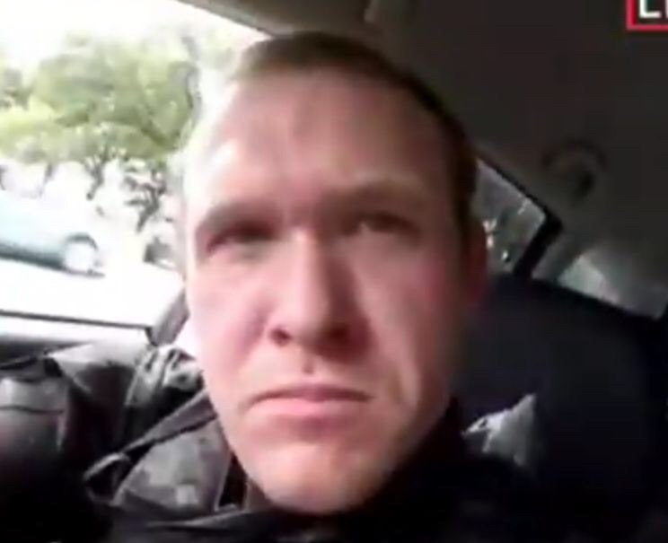 Это Брентон, стрелок из Новой Зеландии. Утром он надел берцы, униформу, взял рюкзак, оружие и пошёл убивать в мечеть.