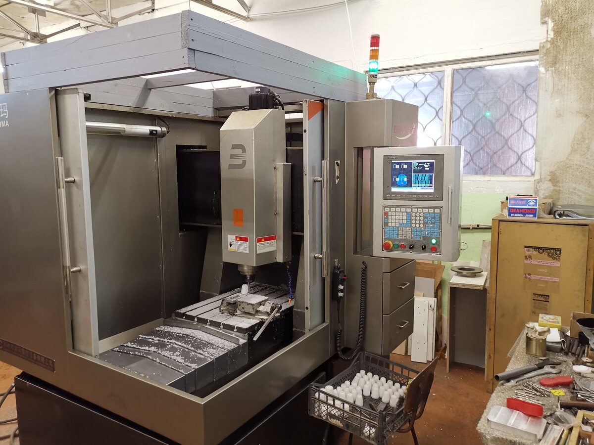 Здесь делают формы для стаканчиков для рассады