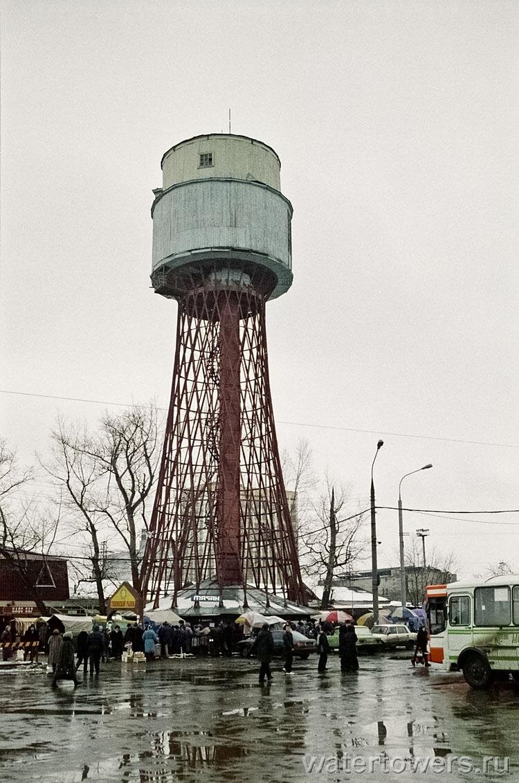 Привокзальная площадь. Фото Павла Михайлушкина. Начало 2000-х гг.