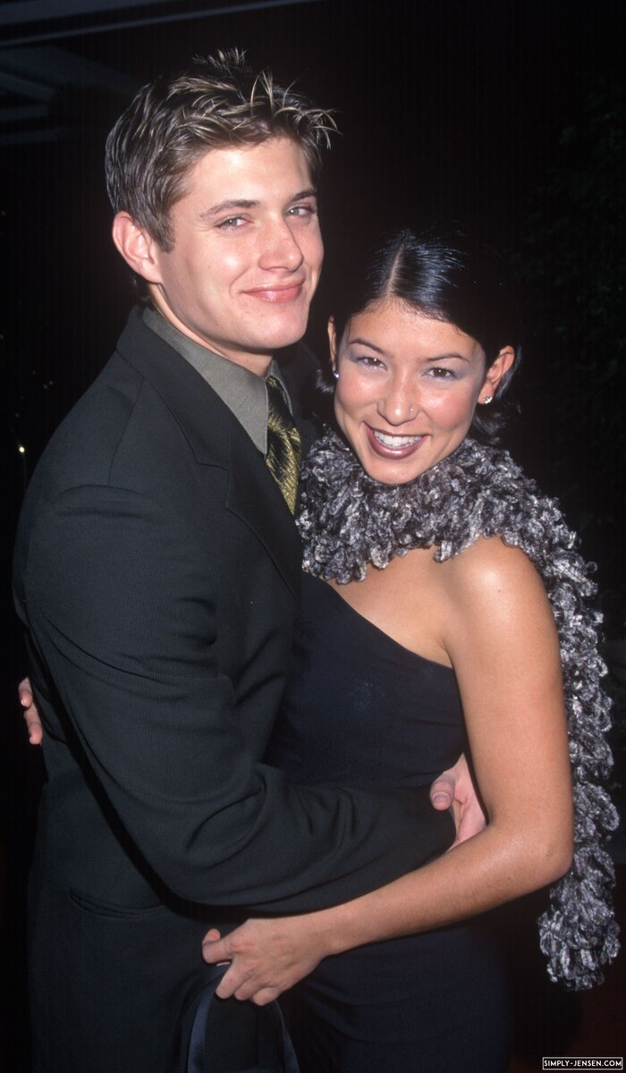 Источник: https://jensen-ackles.net/gallery/displayimage.php?pid=3053 