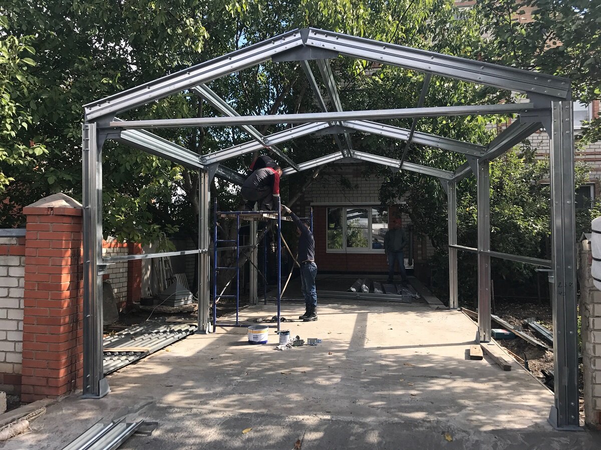 Так выглядит ЛСТК-каркас. Начало монтажа.