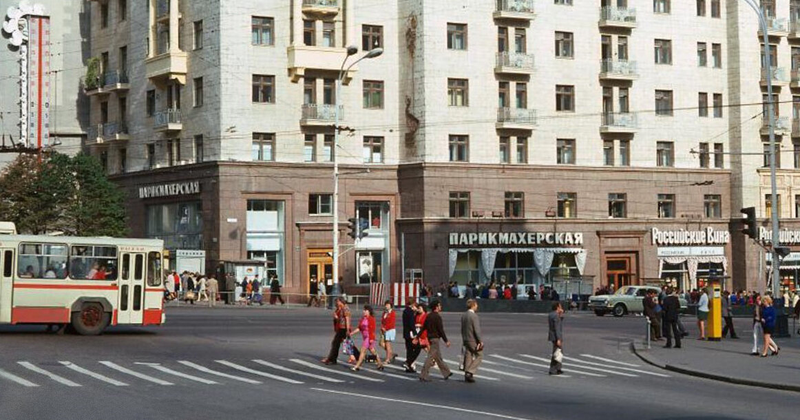 Улица горького фото. Улица Горького в Москве. Улица Горького в Москве 1970г. Советская Москва улица Горького 6. Москва Тверская улица 1970-х час-пик.