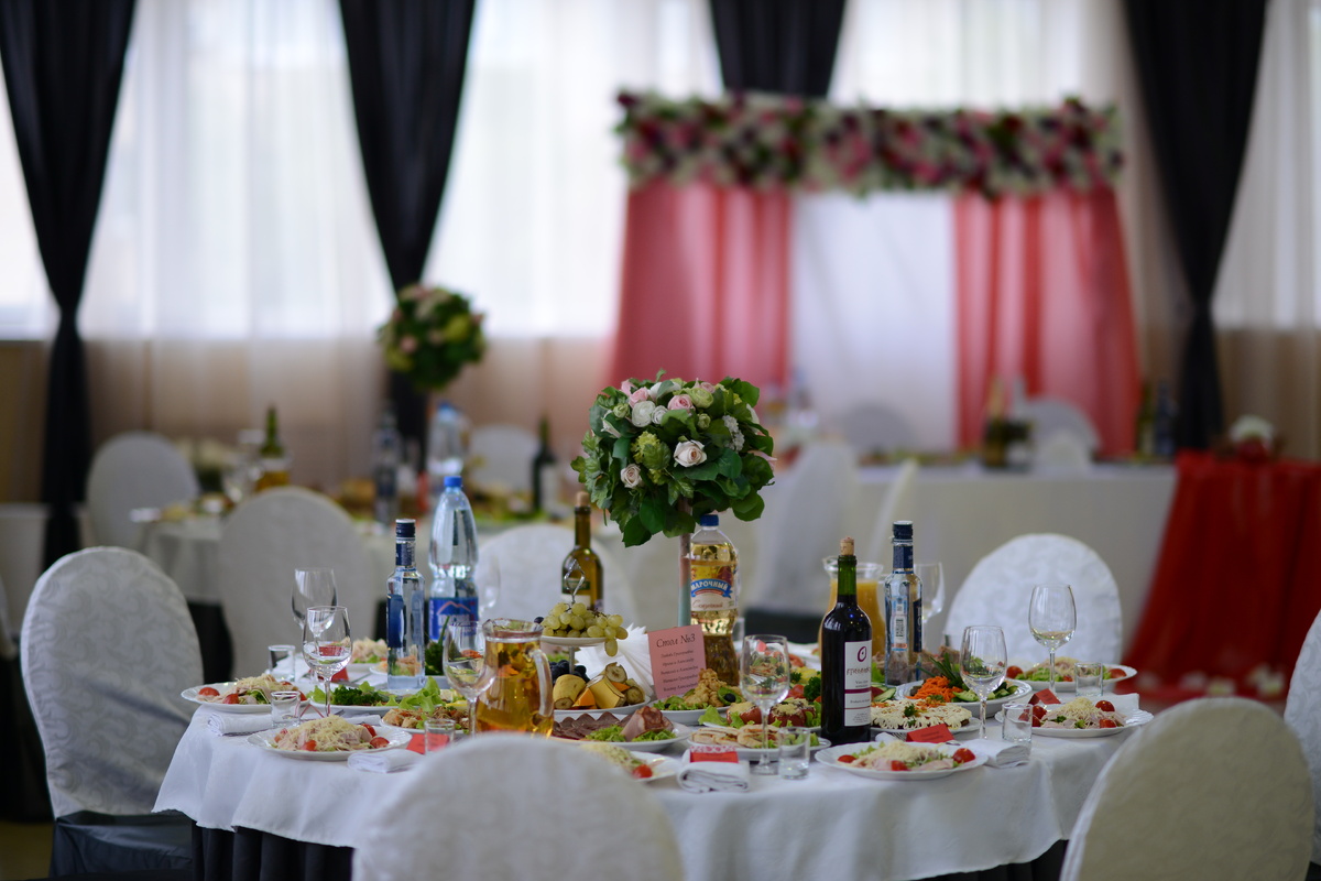 Украшенный банкетный зал