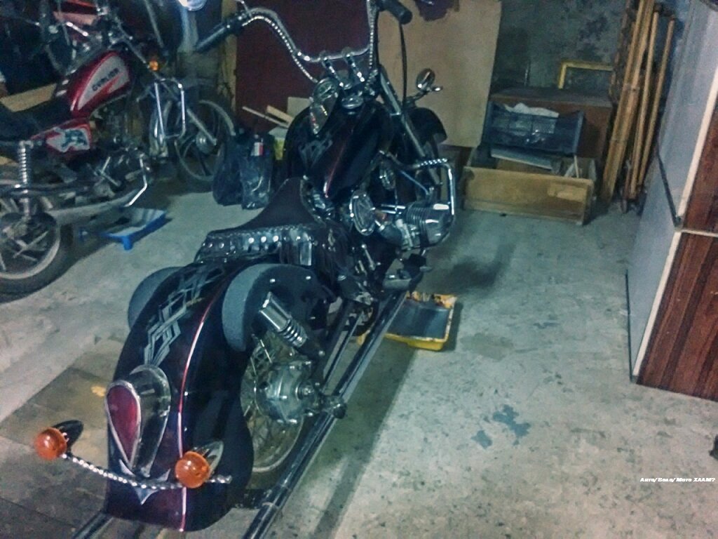 "Стойло железных коней" Мота Урал и мопеда Гвалиор