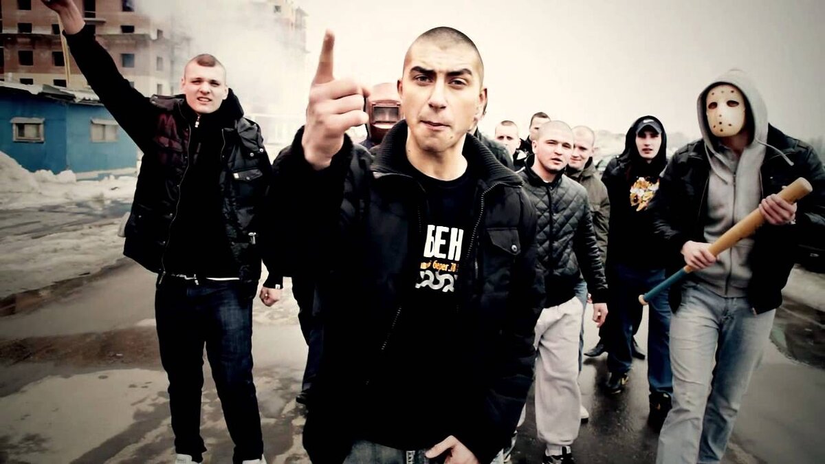 
С детства негативно относится к наркотикам, спиртному и сигаретам. Это и видно как в треках затрагиваются эти моменты. 
Хоть и жил в тяжелом районе Все равно любит Санкт-Петербург, как признался у него есть тату с 78 регионом. В школе учился без троек по этому не выносит не эрудированных людей. Не любит выпивших телок, и "жополизы", которые в трудные моменты исчезают а когда у музыканта все хорошо они тут же появляются. 
 Треки выделяются агрессивной подачей как и его персонаж Гарри Топор. Любитель выступить на батлах, из 5 участей, победы одержал в 4. Первая часть псевдонима образована от имени а "Топор" после того он кому-то так представился и понеслось.